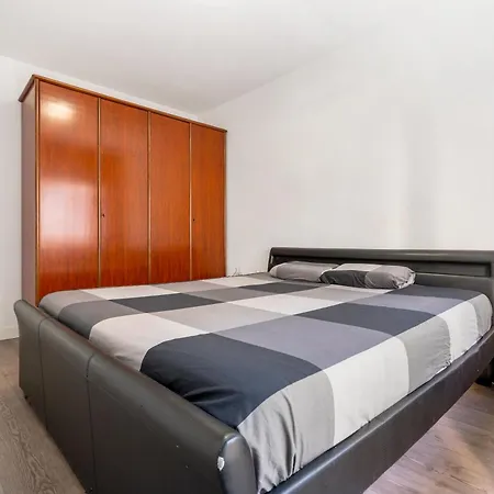 Apartment Your In Office & Gym & Parking Free *