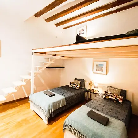 Oasis - Born Hostel