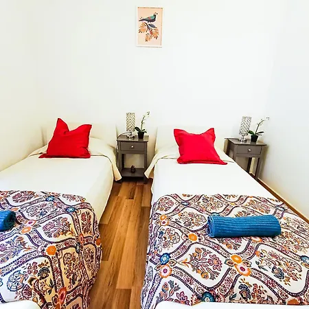Oasis - By La Rambla Hostel *