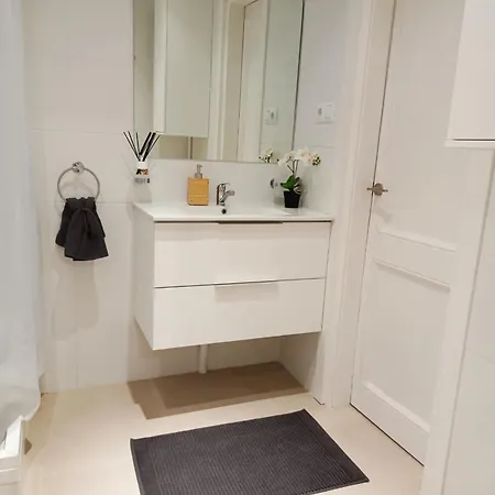 - Via Laietana Hostal *