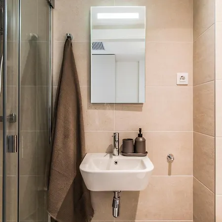 Apartamento Exclusivamente Para Estudiantes Lujosas Y Estudios Elegantes En Cristobal De Moura