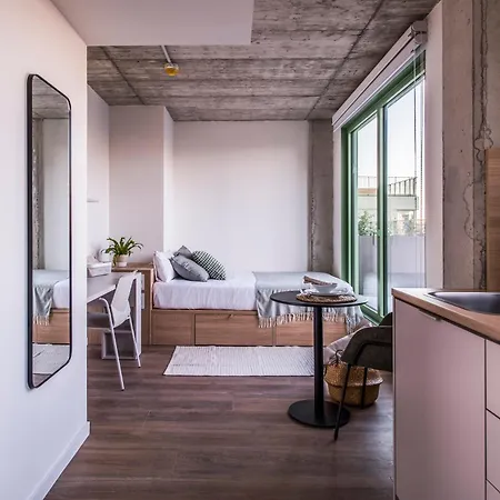 Exclusivamente Para Estudiantes Lujosas Y Estudios Elegantes En Cristobal De Moura Barcelona