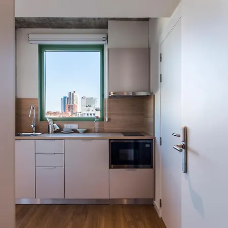 Exclusivamente Para Estudiantes Lujosas Y Estudios Elegantes En Cristobal De Moura Apartamento Barcelona