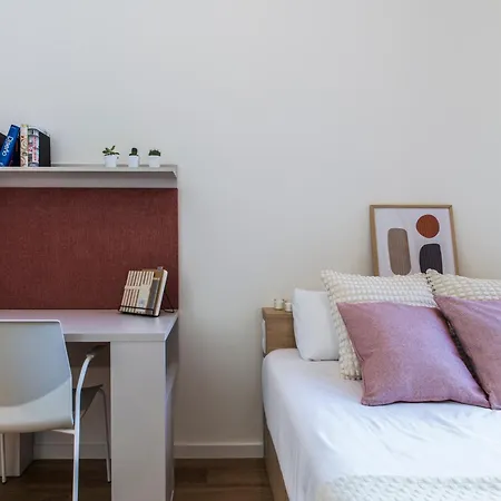 Exclusivamente Para Estudiantes Lujosas Y Estudios Elegantes En Cristobal De Moura Barcelona