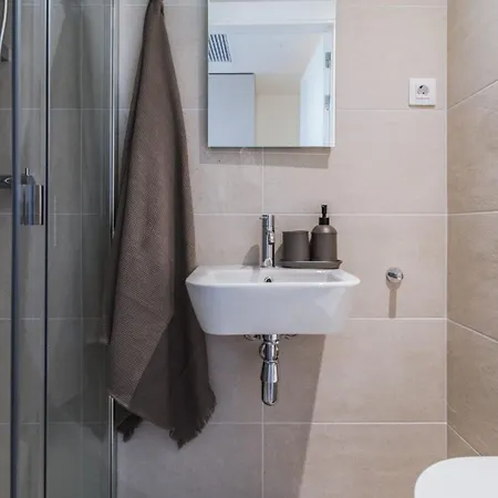 Exclusivamente Para Estudiantes Lujosas Y Estudios Elegantes En Cristobal De Moura Apartamento *
