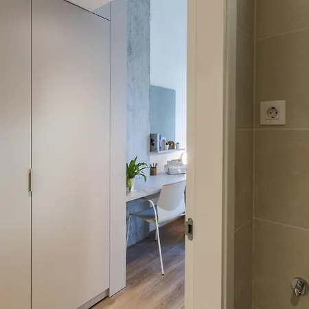 Exclusivamente Para Estudiantes Lujosas Y Estudios Elegantes En Cristobal De Moura Apartamento Barcelona