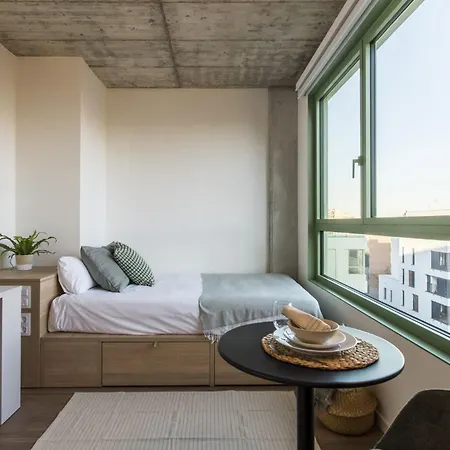 Exclusivamente Para Estudiantes Lujosas Y Estudios Elegantes En Cristobal De Moura Barcelona