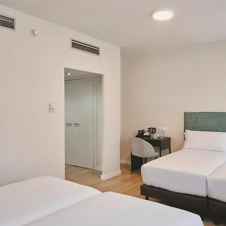 Hotel Tres Torres Atiram 3*