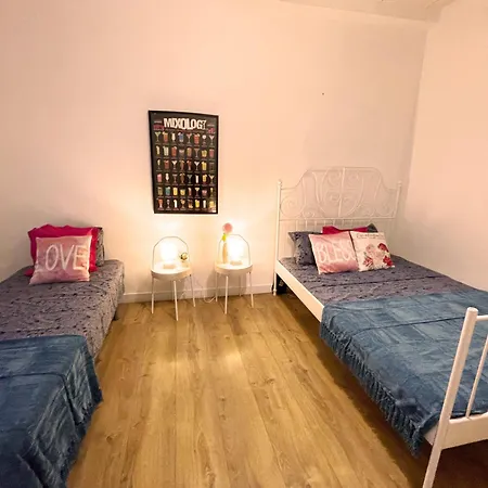 - Port Vell 1 Hostel