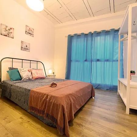- Port Vell 1 Hostel