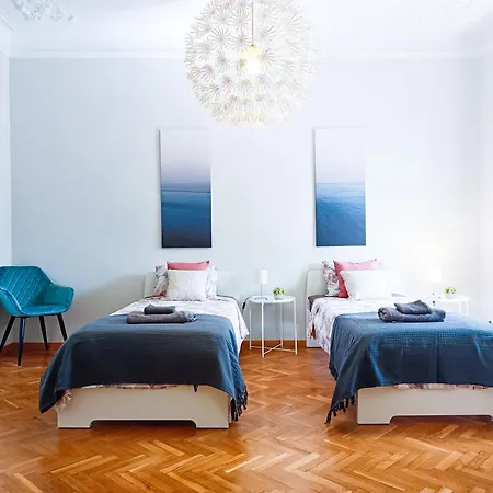 Hostel - Pau Claris Barcelona