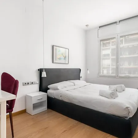 Apartment For Couples, Families And Groups, Center Barcelona