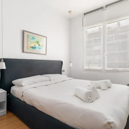 Apartment For Couples, Families And Groups, Center Barcelona