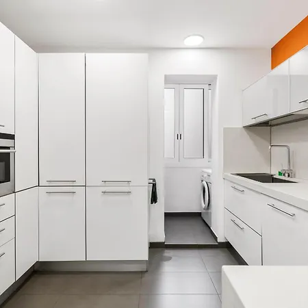 For Couples, Families And Groups, Center Apartment