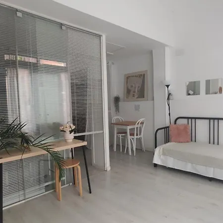 Study Luxe Apartment *