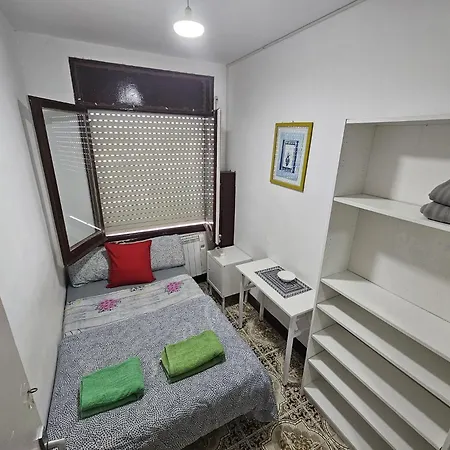 Poble Sec Nino House 캡슐호텔 *