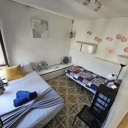 캡슐호텔 Poble Sec Nino House 바르셀로나
