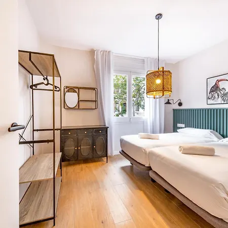 Bebarceloner Eixample - 4 Bedrooms Apartment *