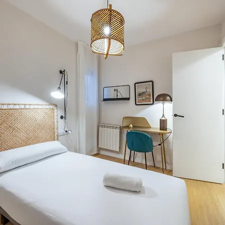 Apartment Bebarceloner Eixample - 4 Bedrooms *