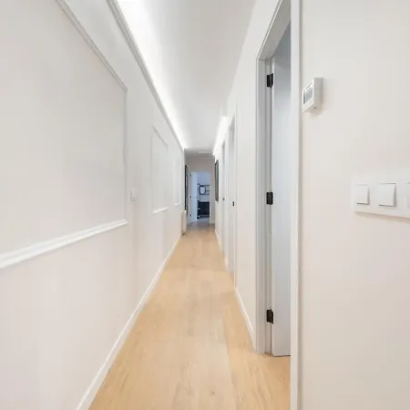 Bebarceloner Eixample - 4 Bedrooms Apartment