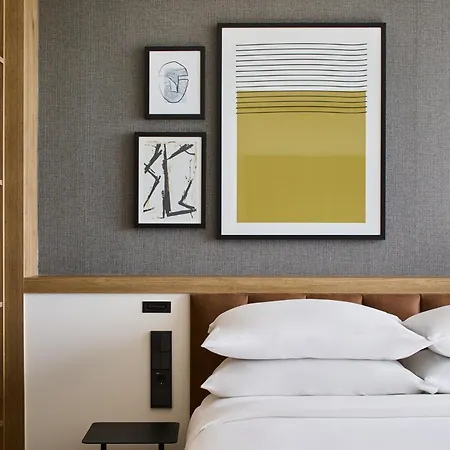 ホテル Four Points By Sheraton Barcelona Airport ビラデカンス