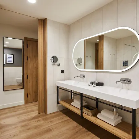 Hotel Four Points By Sheraton Barcelona Airport