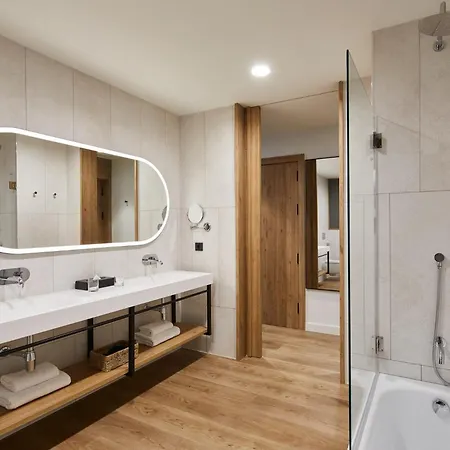 Four Points By Sheraton Barcelona Airport Hotel *