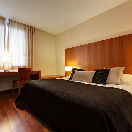 Hotel Acevi Villarroel 4*