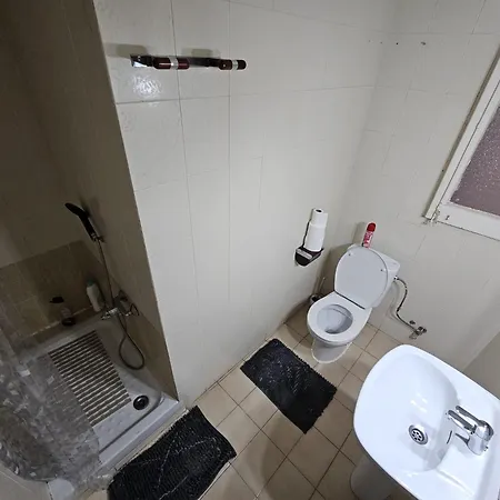Meridiana Nino House מלון קפסולה ברצלונה