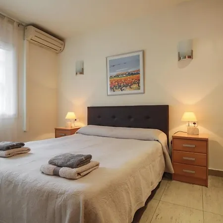 Apartment Fuer 6 Personen Ca 85 Qm In Barcelona-ciutat Vella, Costa Brava Costa Del Maresme