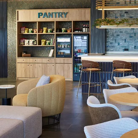ホテル Four Points By Sheraton Barcelona Airport