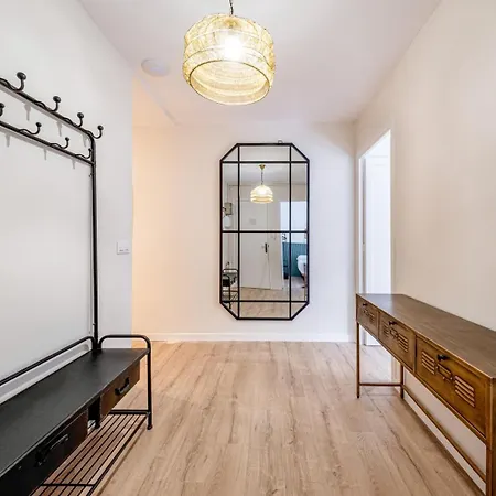 Bebarceloner Eixample Apartments- 4 Bedrooms Apartment