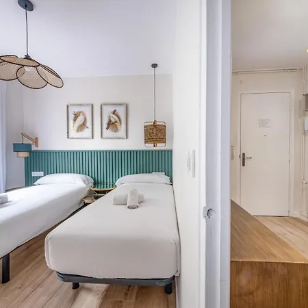 Apartment Bebarceloner Eixample Apartments- 4 Bedrooms *