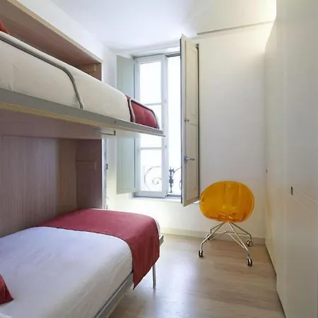 Ola Living Portaferrissa 아파트 *