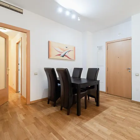 Near Ramblas 3 Flat Min 32 Days Parking Optional *