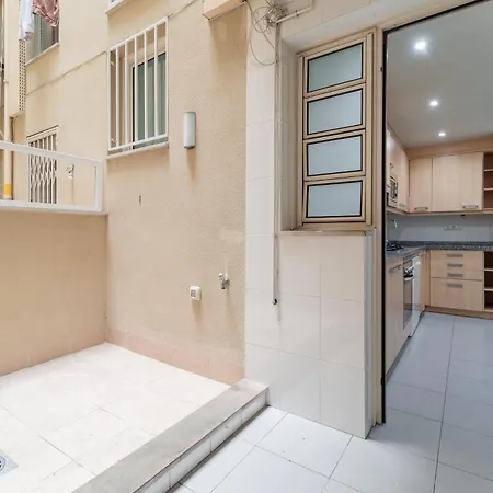 Near Ramblas 3 Flat Min 32 Days Parking Optional Apartment *