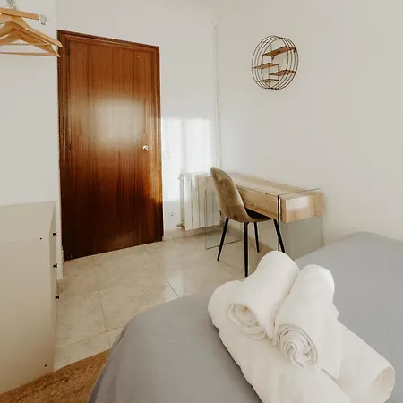 Charming In Shared Near Camp Nou Apartamento *