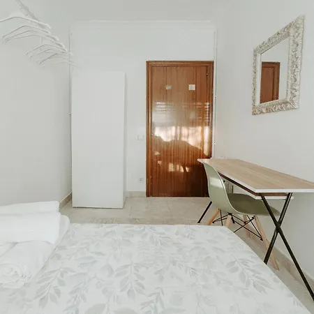 Apartamento Charming In Shared Near Camp Nou Barcelona