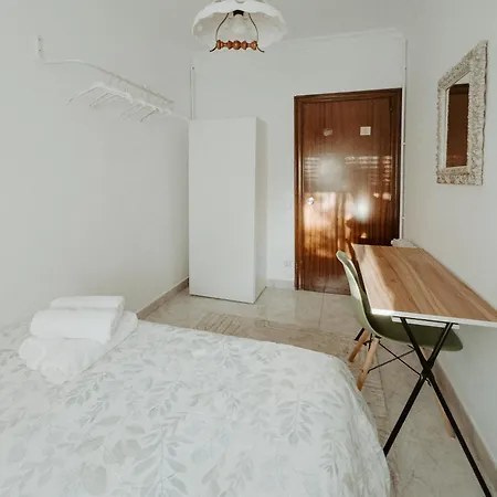 Charming In Shared Near Camp Nou Barcelona