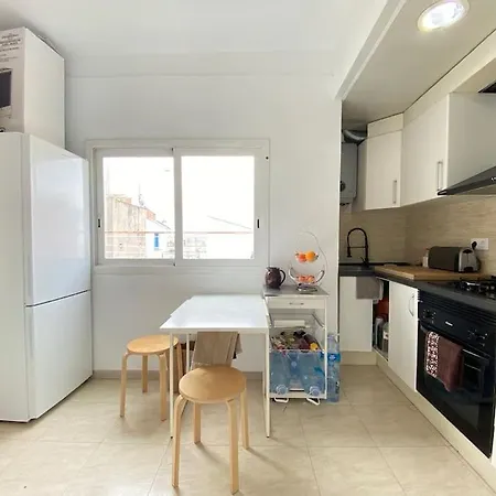 Double With Inside Window In Shared *