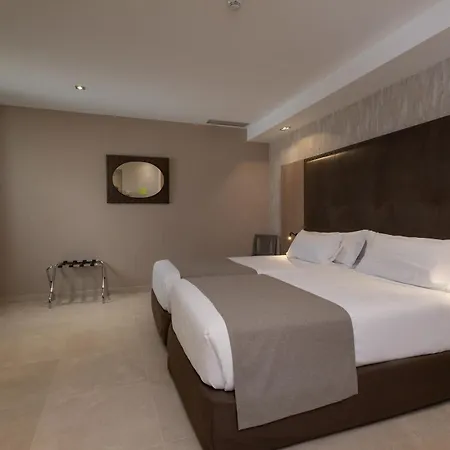 Otel Gran Barcino 4*