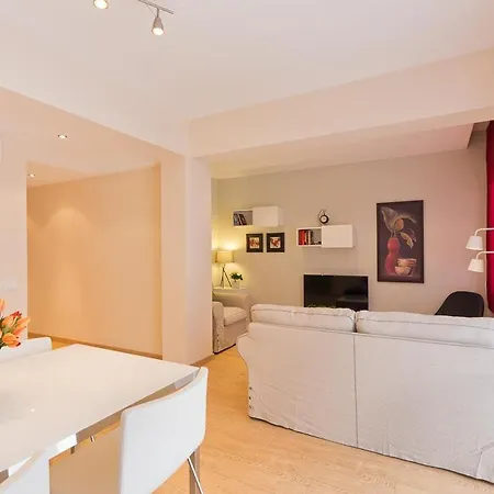 Comodo En Les Corts Apartment