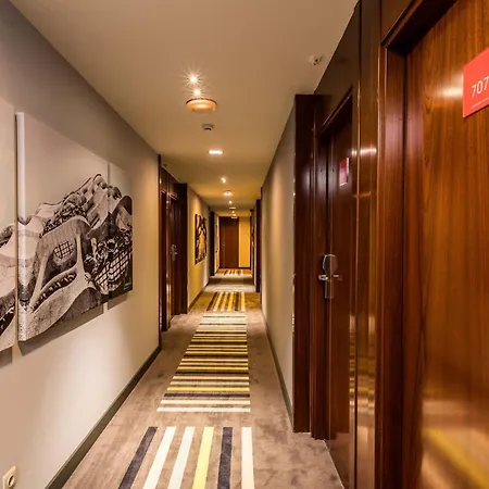 Leonardo Gran Via 3* Barcelona