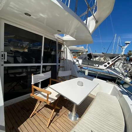 Zafiro, A Wonderful Yacht In Barcelona Appartement Sant Adrià de Besòs