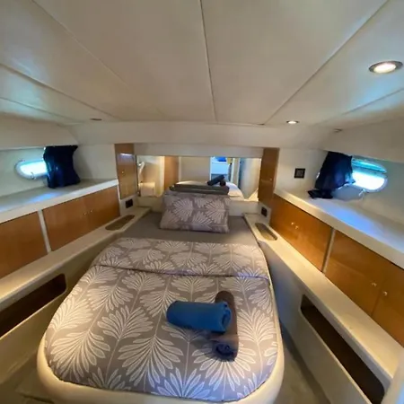 Appartement Zafiro, A Wonderful Yacht In Barcelona *