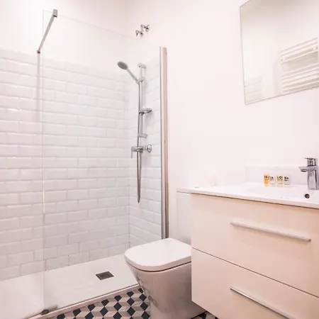44mal1084- Bright 2br Barcelona