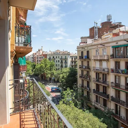 Apartment 33mal1082- Big 2br Near Sagrada Familia *