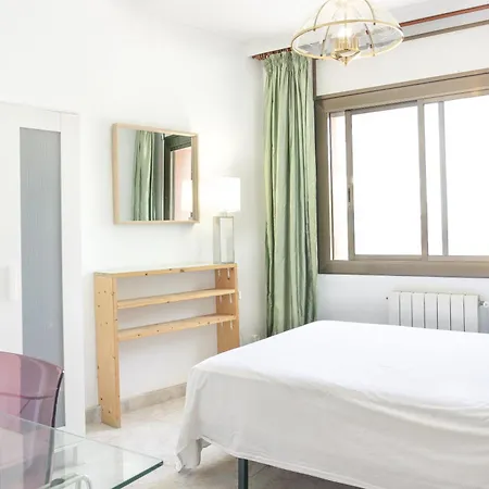 Charming In Shared Near Camp Nou * Barcelona