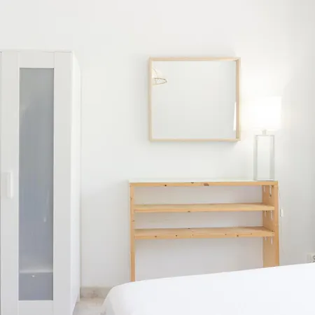Charming In Shared Near Camp Nou Apartamento *