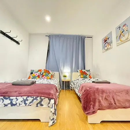 Sharing Flats In Gotico *